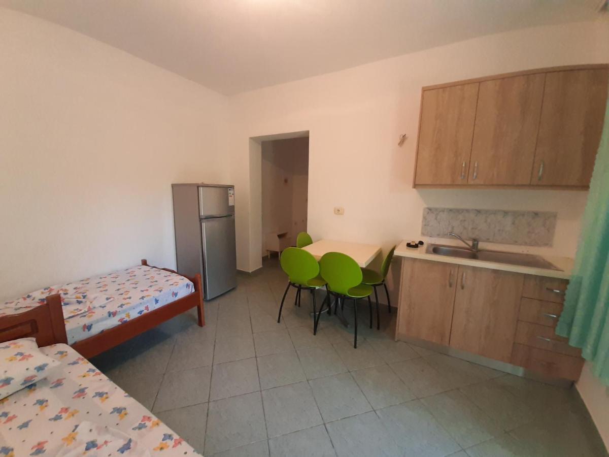 Hillside Apartments Borsh Extérieur photo