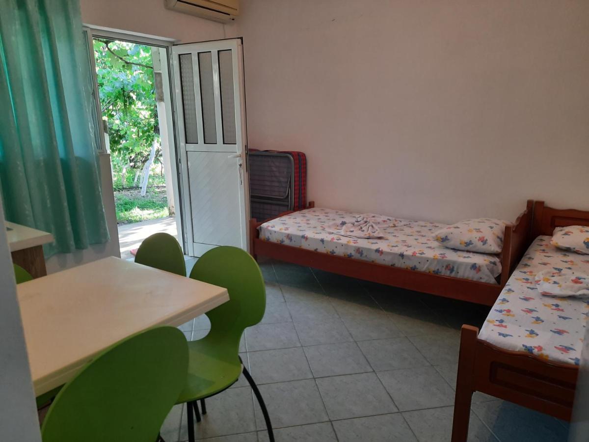 Hillside Apartments Borsh Extérieur photo