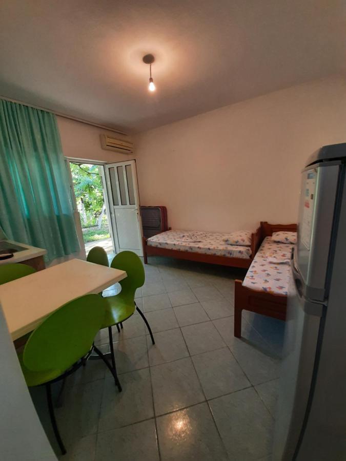 Hillside Apartments Borsh Extérieur photo