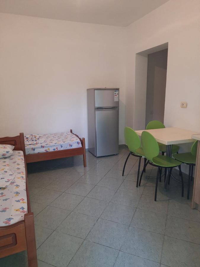 Hillside Apartments Borsh Extérieur photo